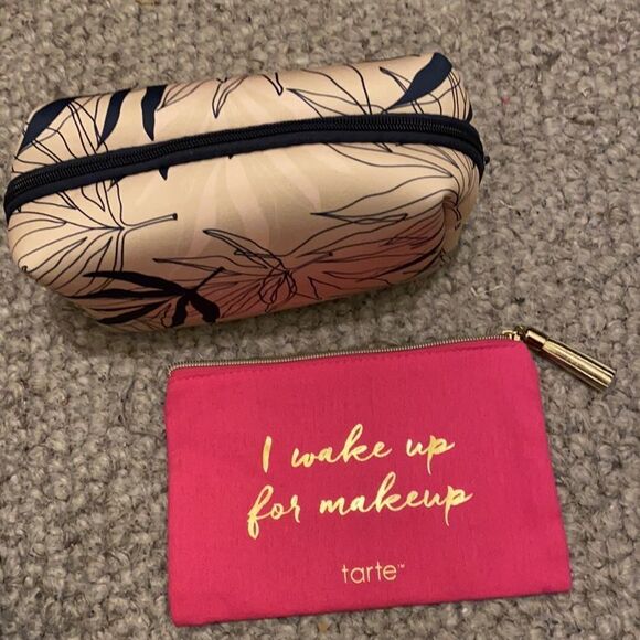 Bundle set 2 cosmetics bags. Tarte & no name . - Picture 3 of 9